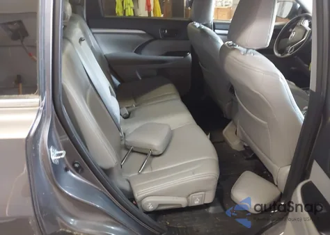 2016 Toyota Highlander Le V6 z USA, uszkodzony, nr VIN 5TDBKRFH1GS268230